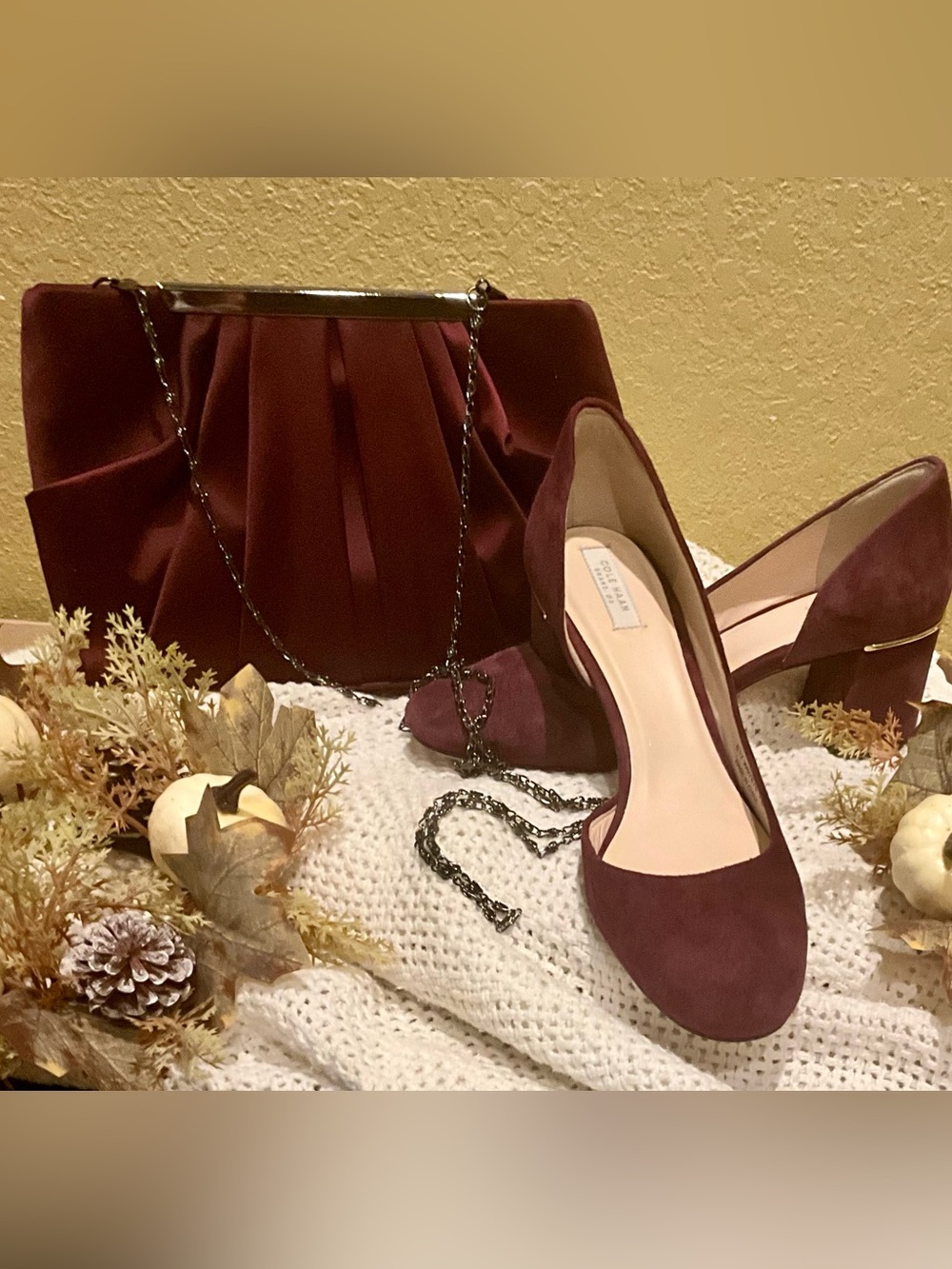 WOMENS EXPOUCH BURGUNDY SATIN PLEATED CLUTCH PURSE.	SHOES SOLD SEPARATELY.